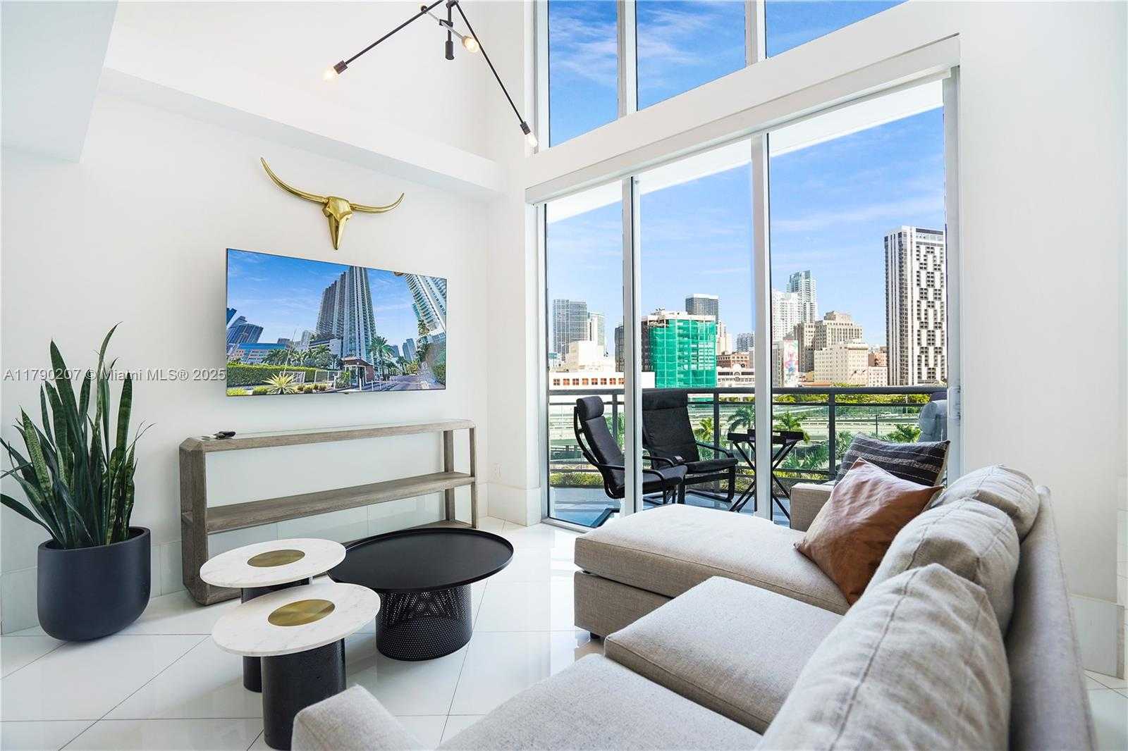 Small Image of 350 SOUTH MIAMI AVE #713, Miami Number 2