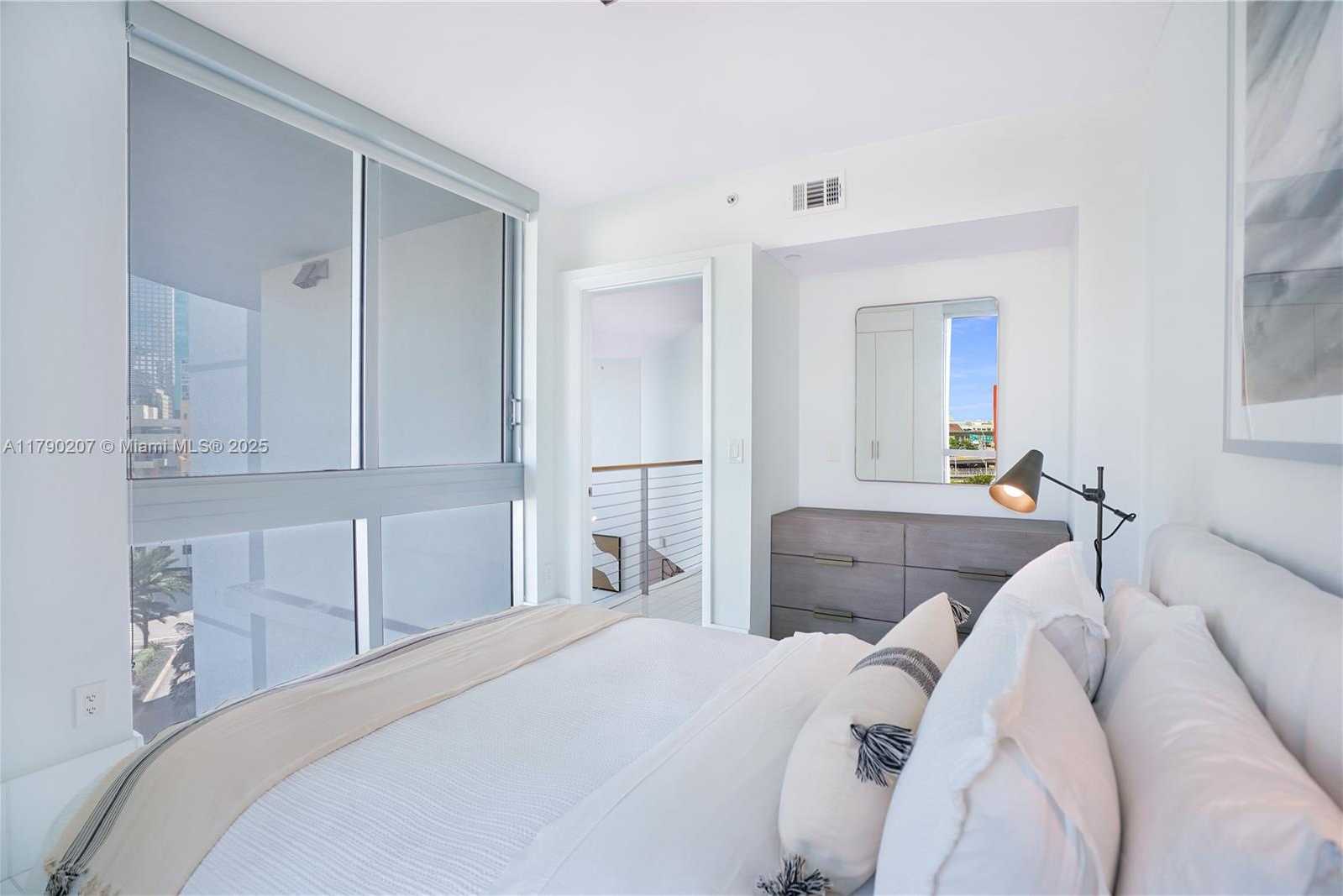 Small Image of 350 SOUTH MIAMI AVE #713, Miami Number 8