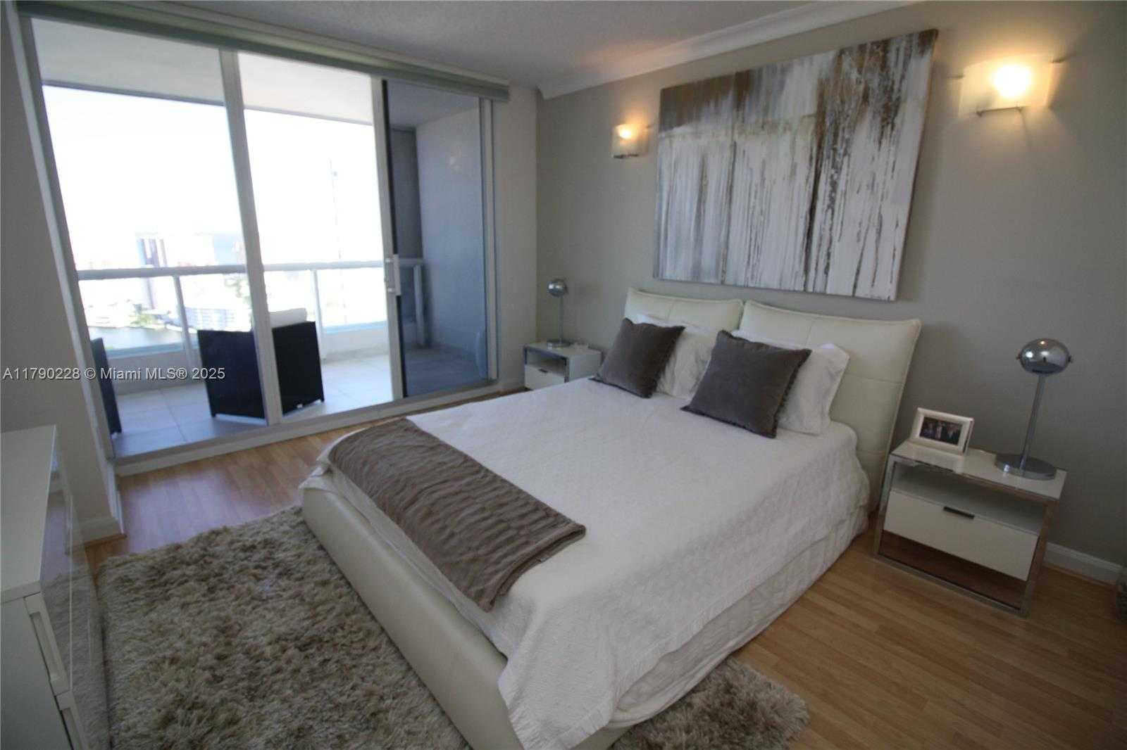 Small Image of 21205 YACHT CLUB DR #2806, Aventura Number 10