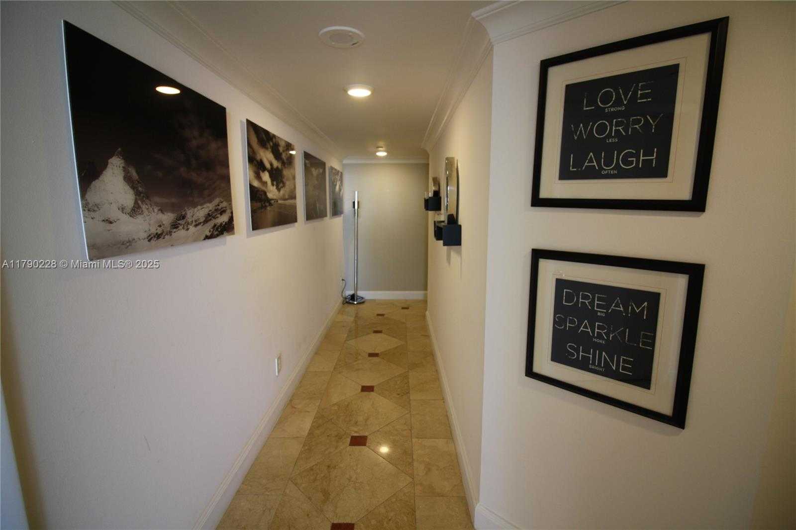 Small Image of 21205 YACHT CLUB DR #2806, Aventura Number 13