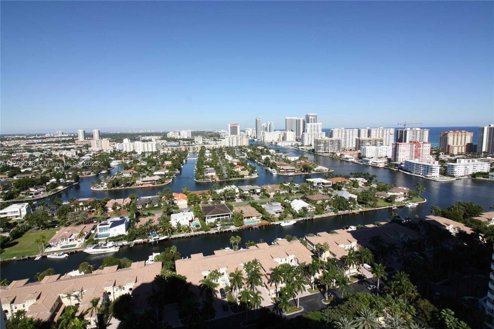 Small Image of 21205 YACHT CLUB DR #2806, Aventura Number 2