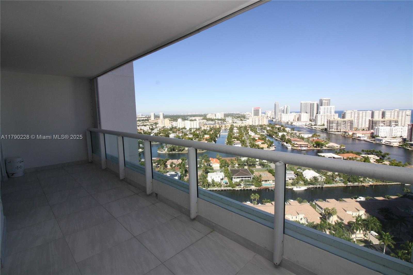 Small Image of 21205 YACHT CLUB DR #2806, Aventura Number 3