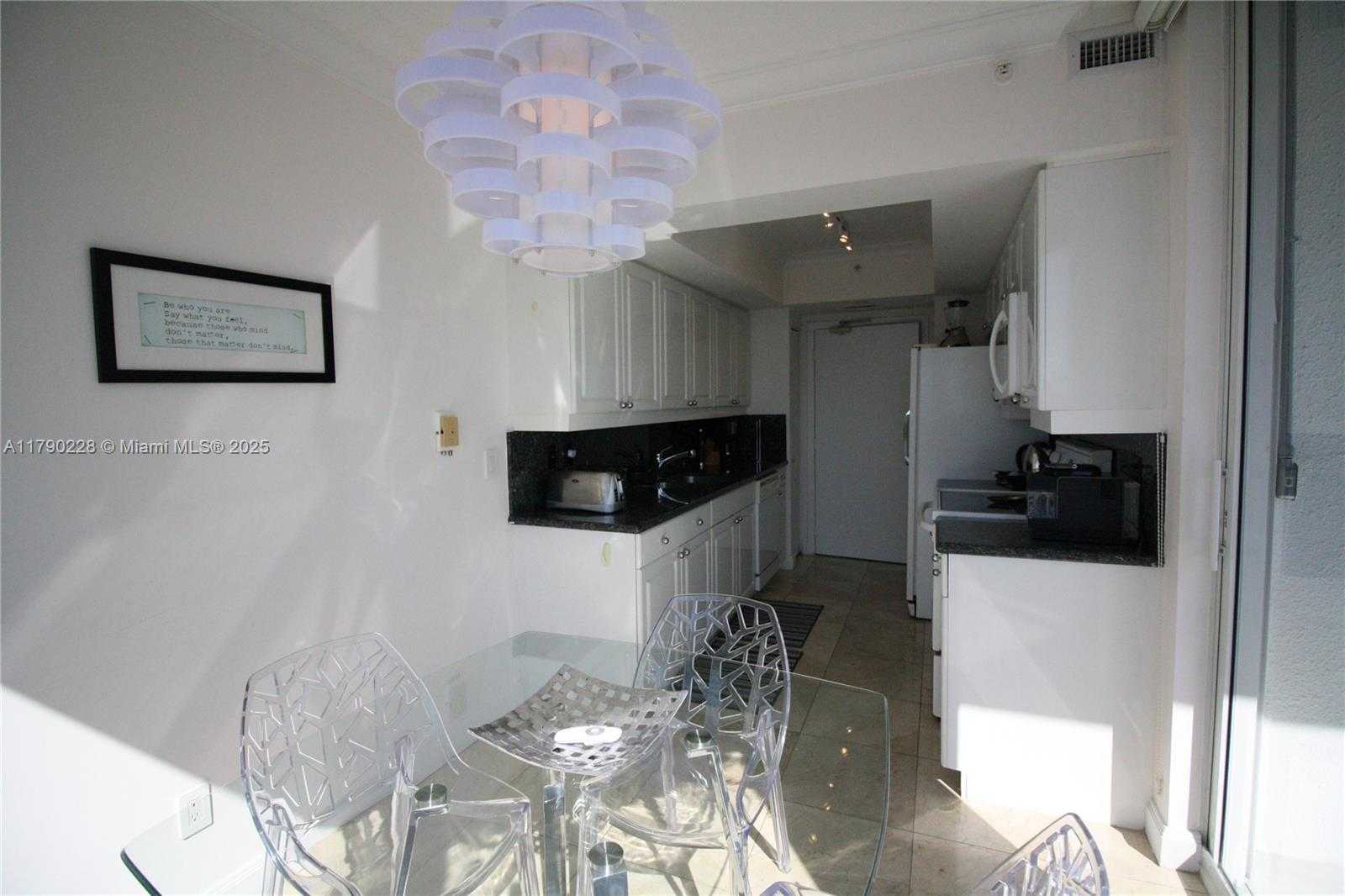 Small Image of 21205 YACHT CLUB DR #2806, Aventura Number 5