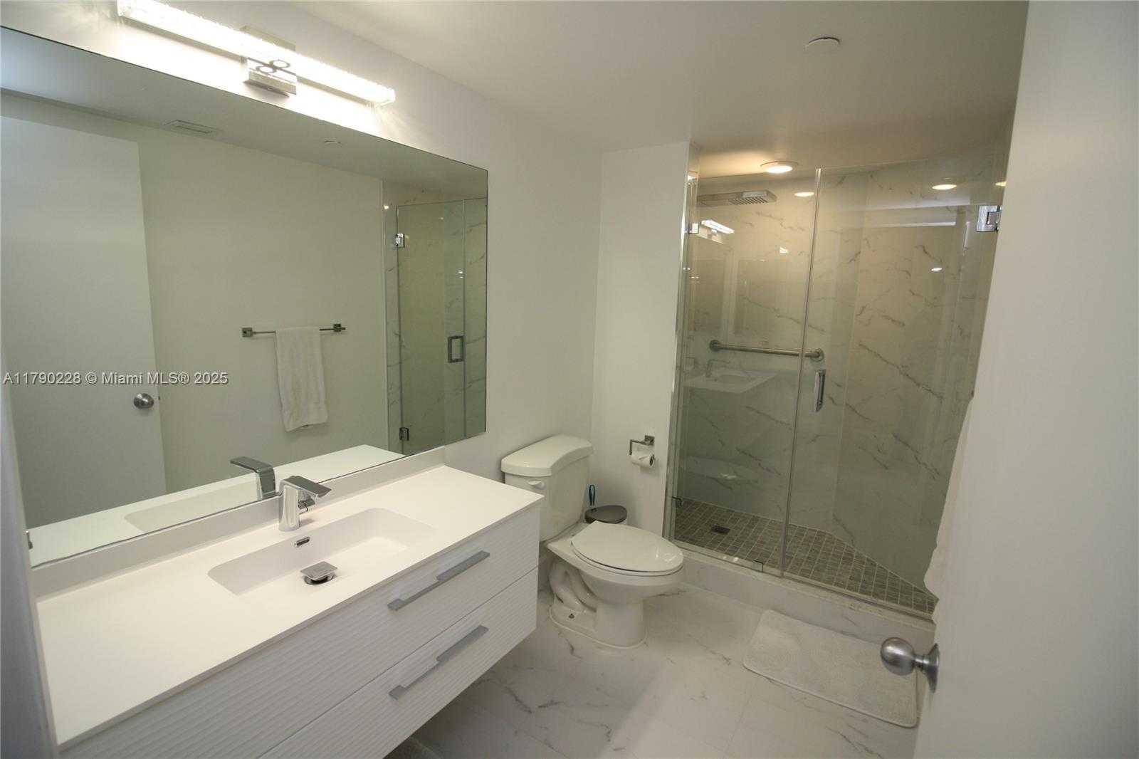 Small Image of 21205 YACHT CLUB DR #2806, Aventura Number 9