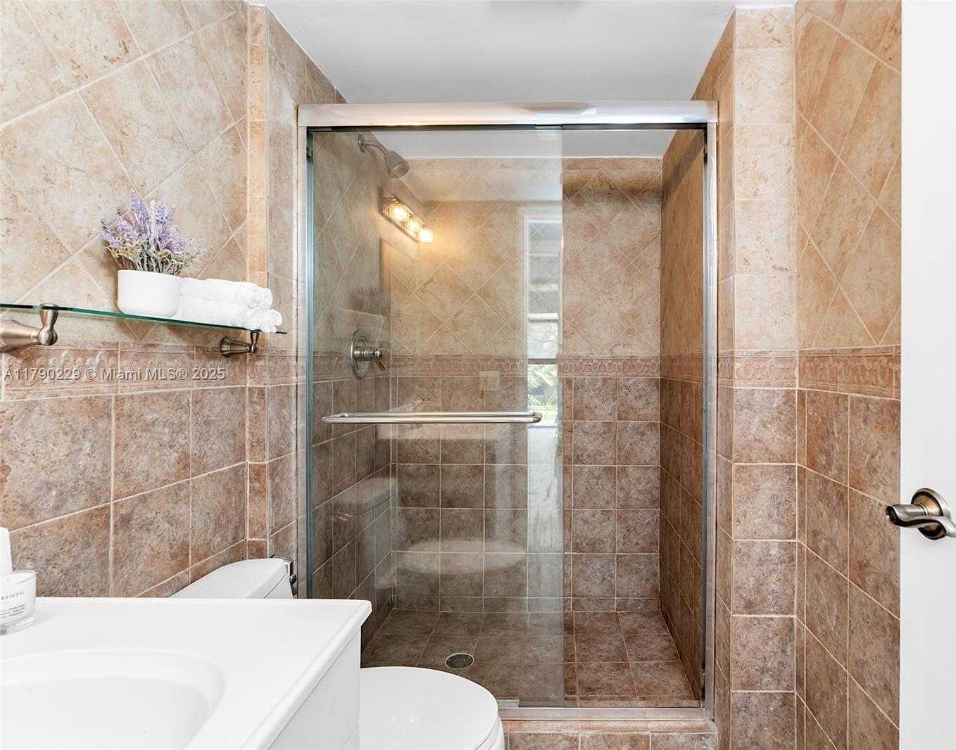 Small Image of 2501 BRICKELL AVE #202, Miami Number 20