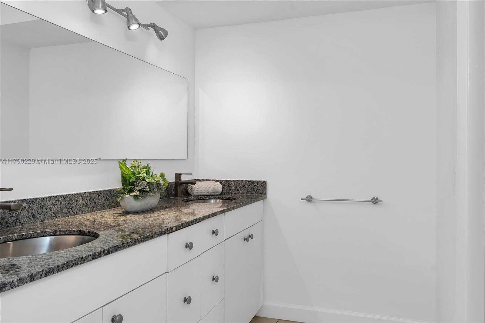 Small Image of 2501 BRICKELL AVE #202, Miami Number 32