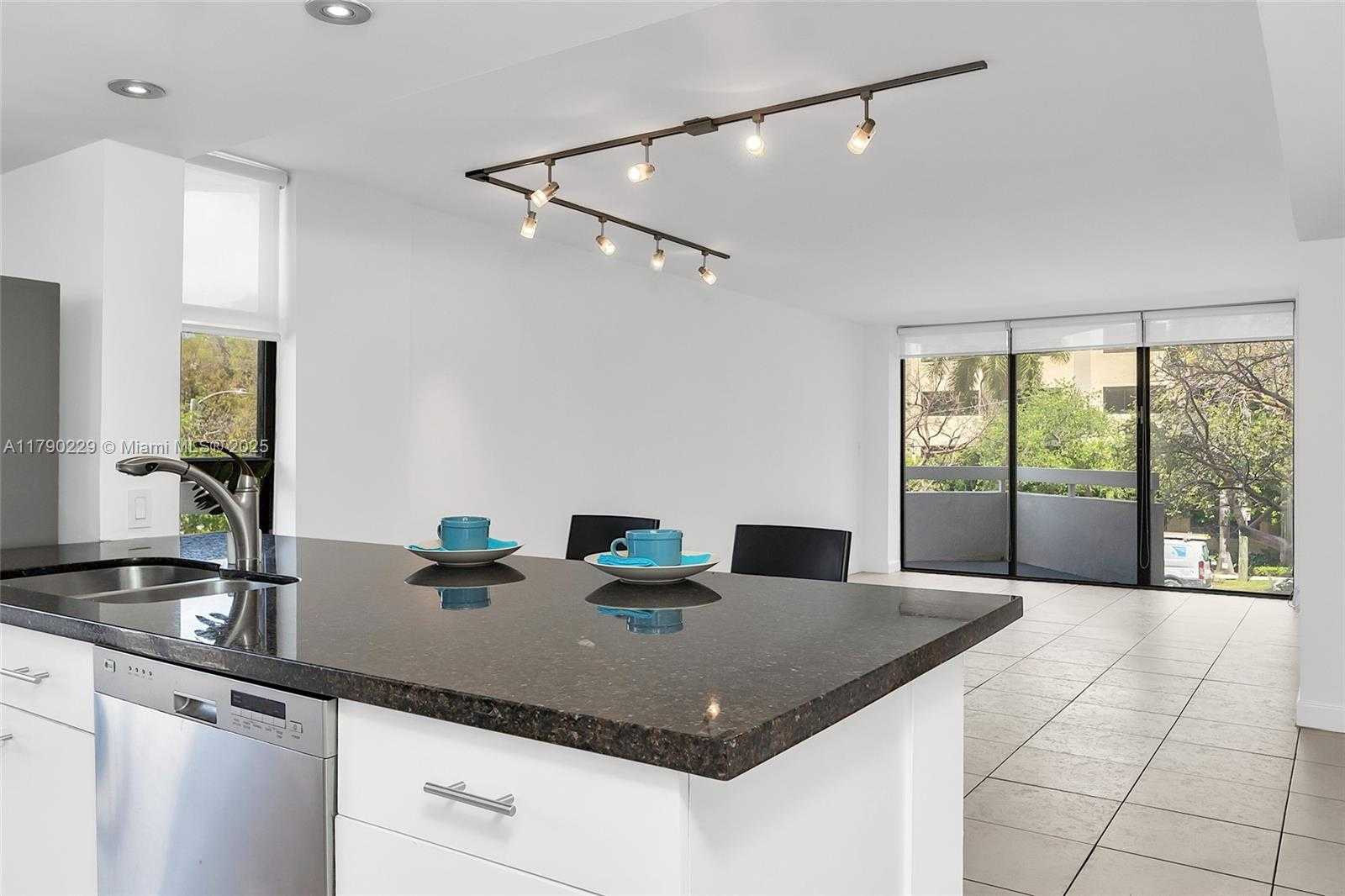 Small Image of 2501 BRICKELL AVE #202, Miami Number 4
