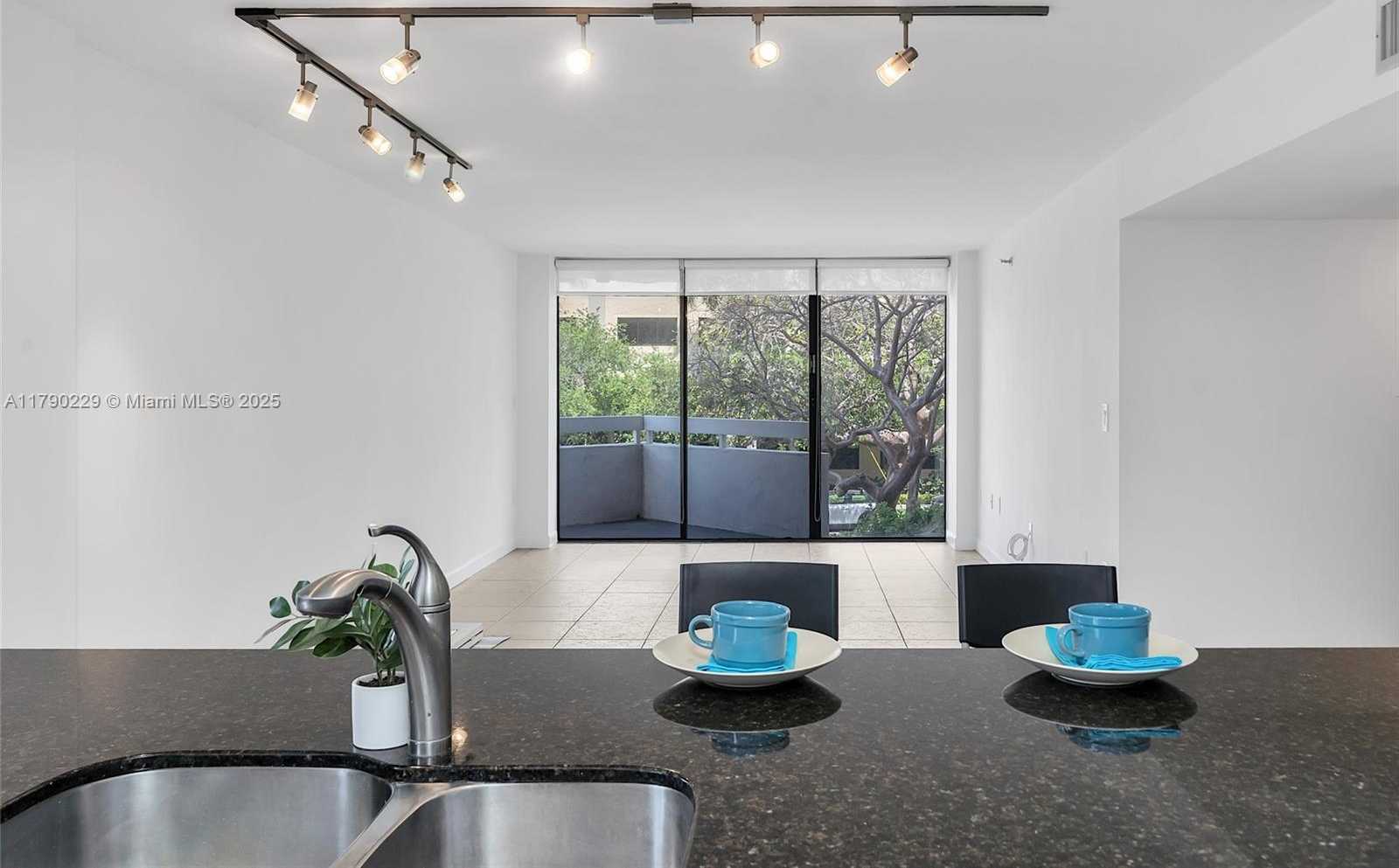 Small Image of 2501 BRICKELL AVE #202, Miami Number 5