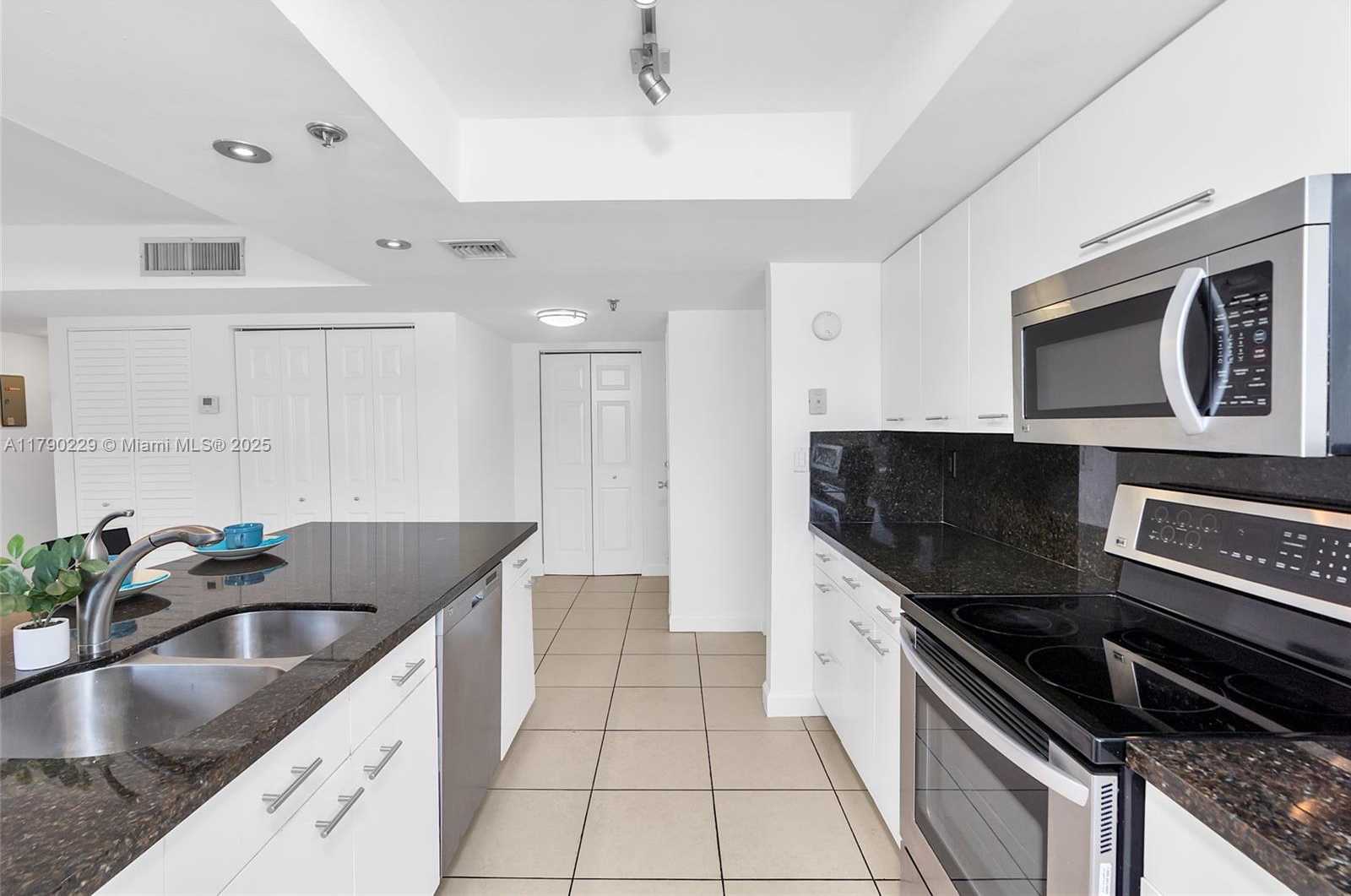 Small Image of 2501 BRICKELL AVE #202, Miami Number 6