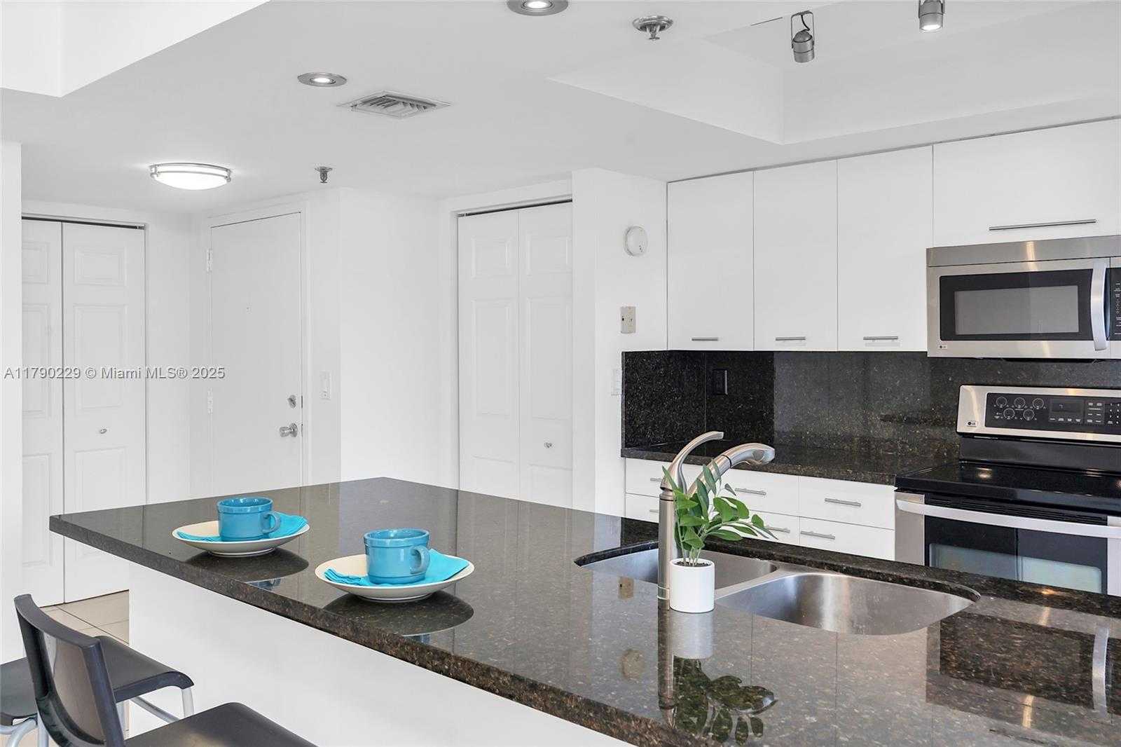 Small Image of 2501 BRICKELL AVE #202, Miami Number 8