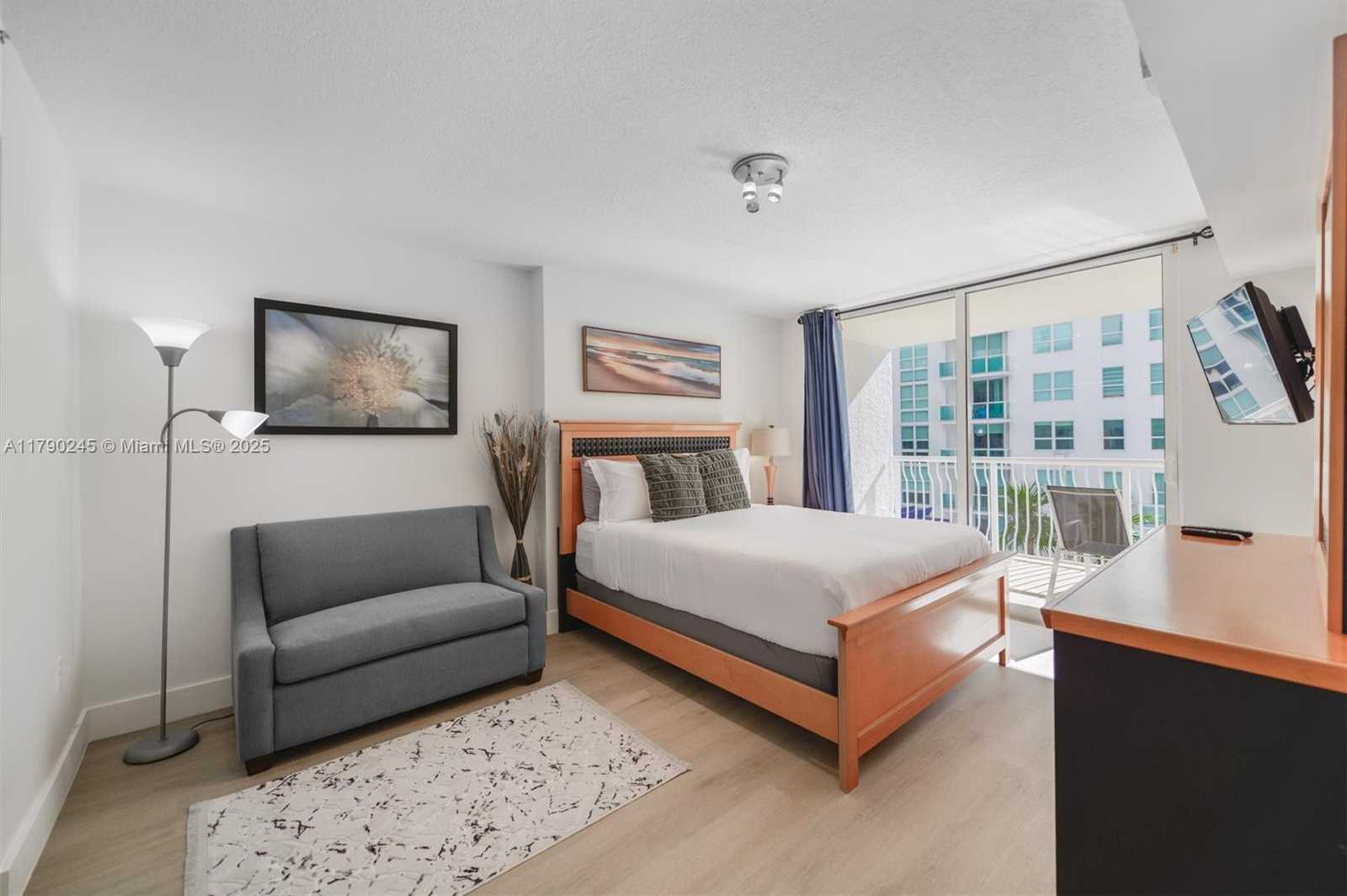 Small Image of 1200 BRICKELL BAY DR #1517, Miami Number 10