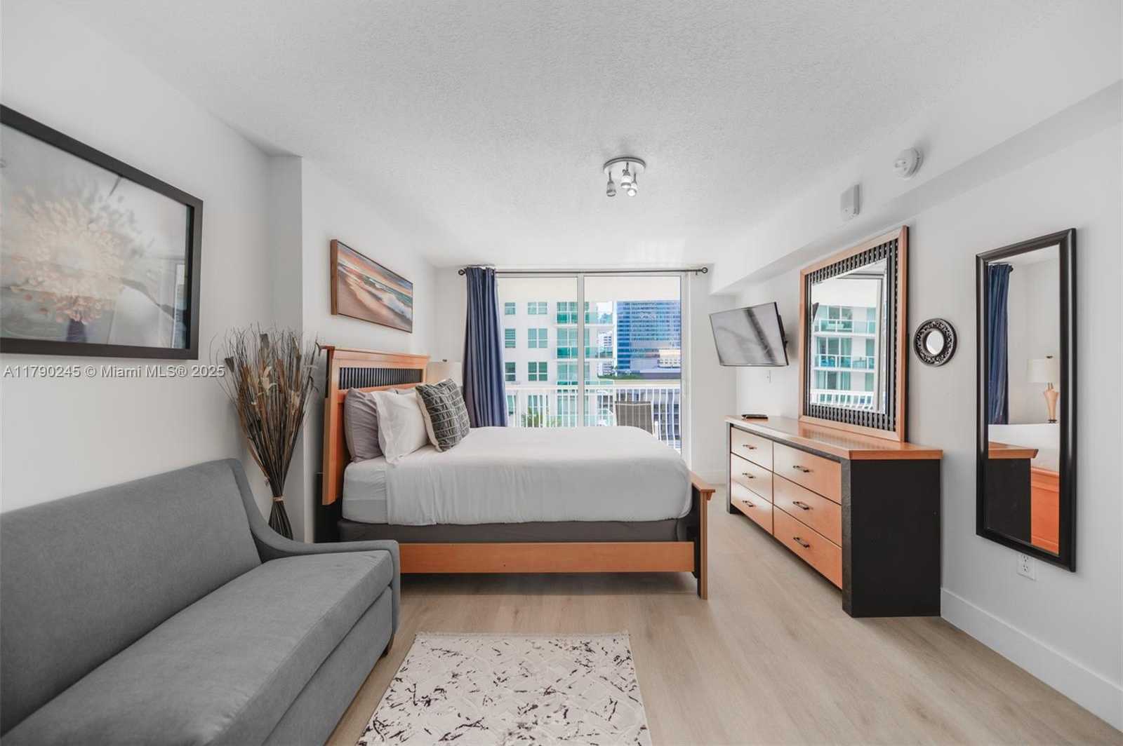 Small Image of 1200 BRICKELL BAY DR #1517, Miami Number 11