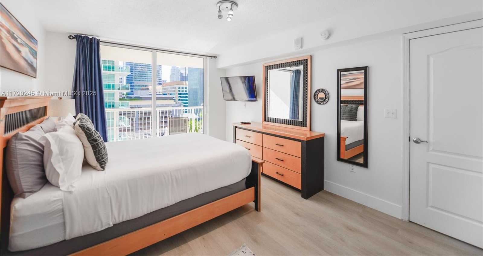Small Image of 1200 BRICKELL BAY DR #1517, Miami Number 12