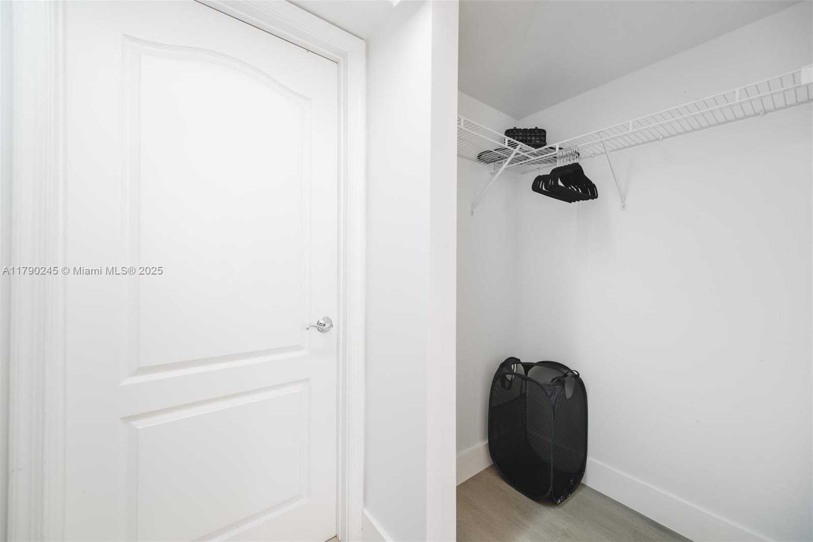 Small Image of 1200 BRICKELL BAY DR #1517, Miami Number 14