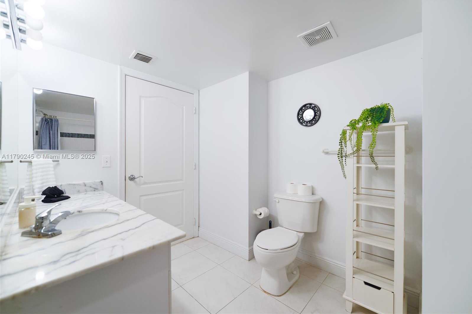 Small Image of 1200 BRICKELL BAY DR #1517, Miami Number 16