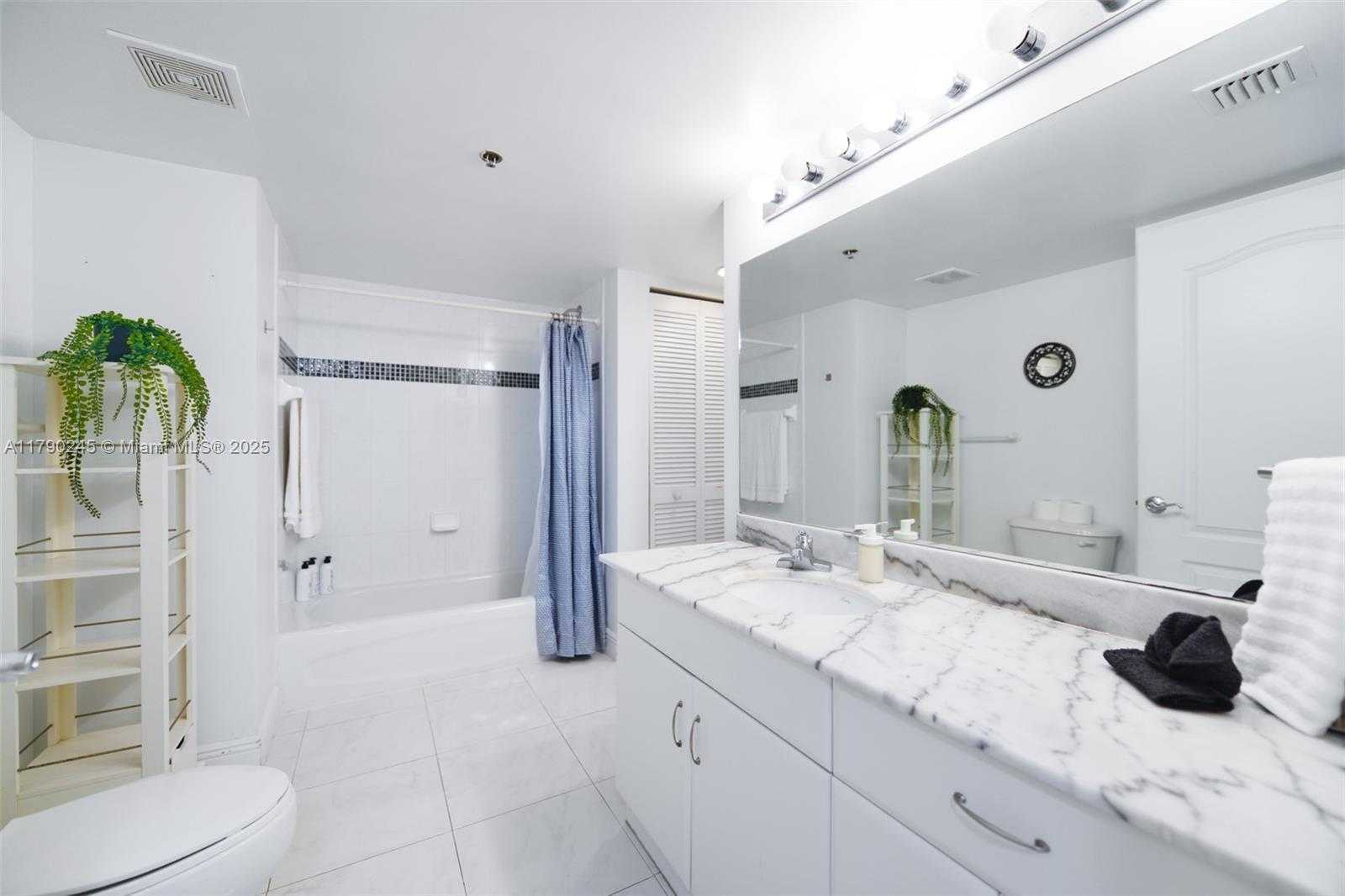 Small Image of 1200 BRICKELL BAY DR #1517, Miami Number 17