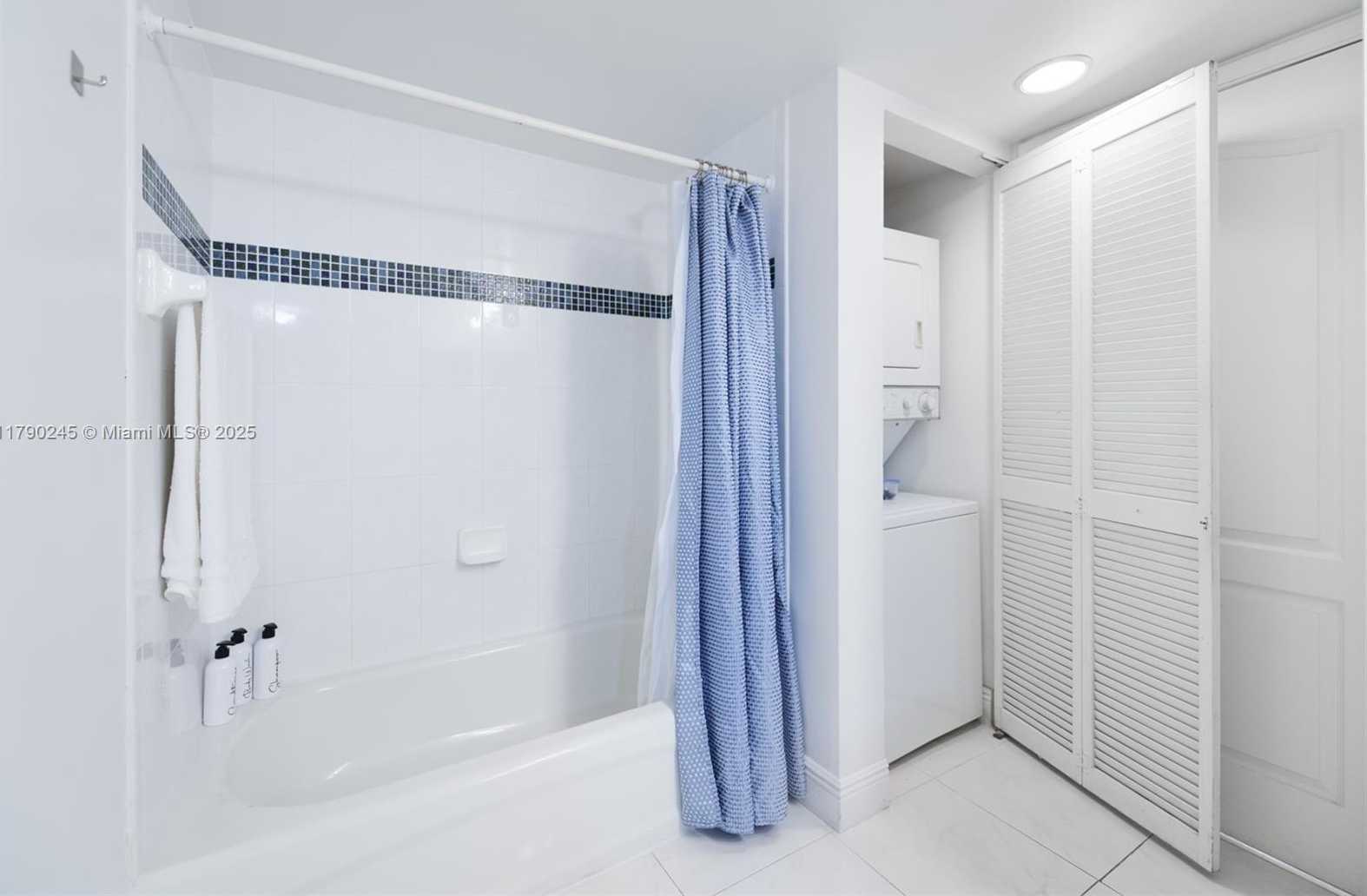 Small Image of 1200 BRICKELL BAY DR #1517, Miami Number 18