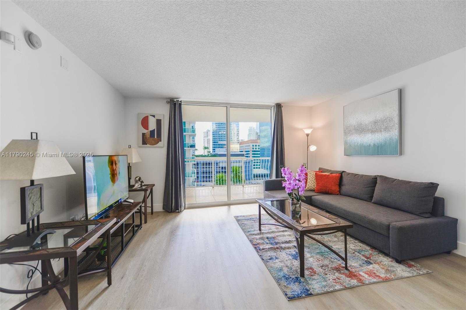Small Image of 1200 BRICKELL BAY DR #1517, Miami Number 2