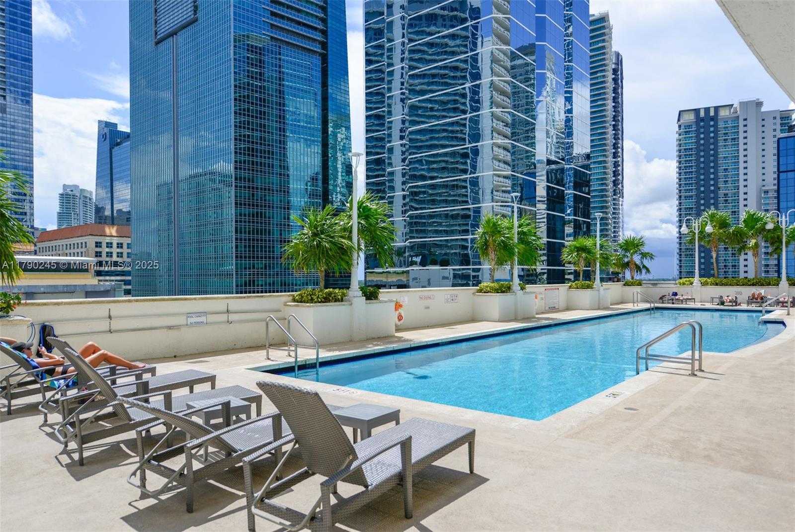 Small Image of 1200 BRICKELL BAY DR #1517, Miami Number 24