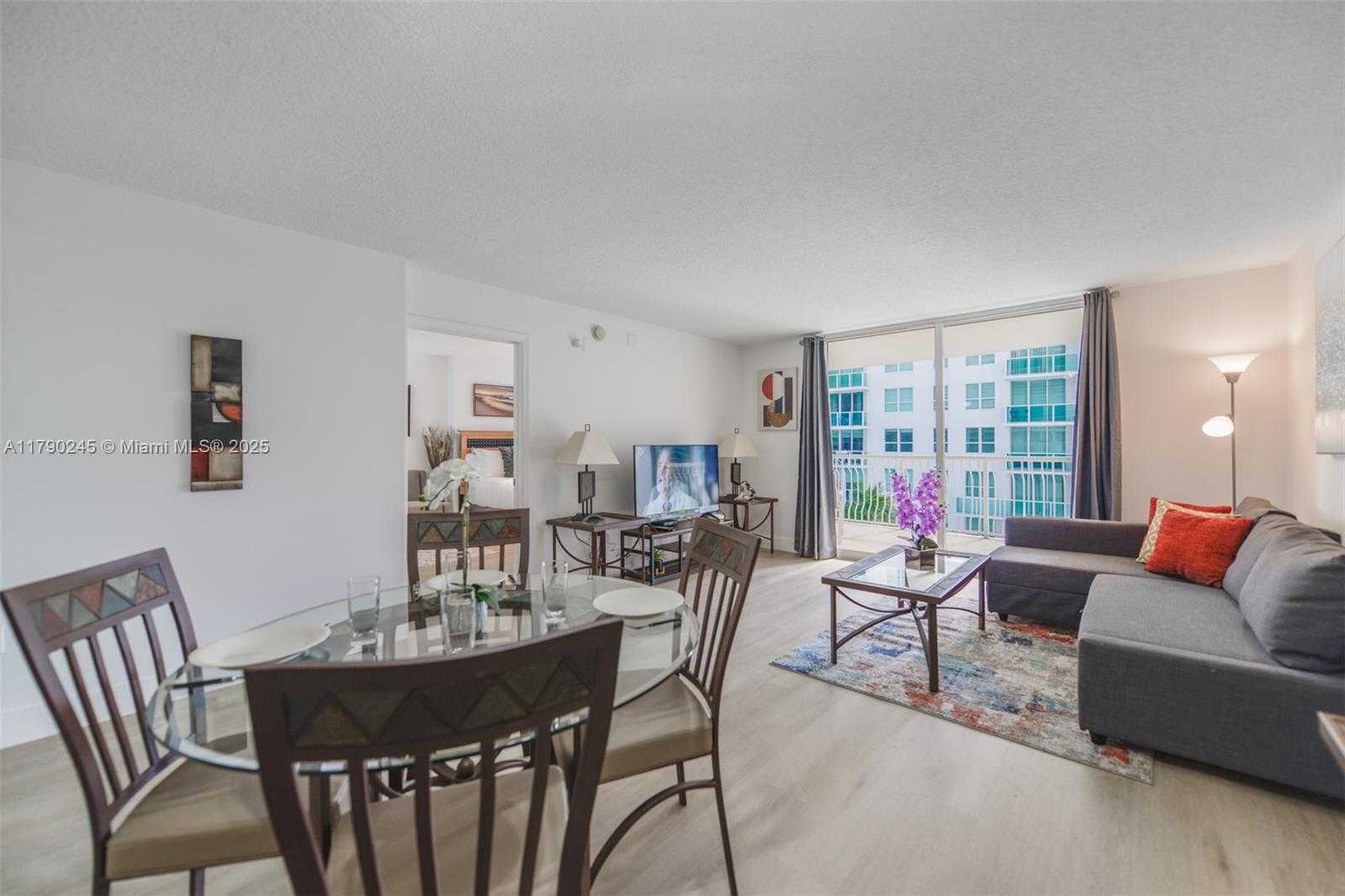 Small Image of 1200 BRICKELL BAY DR #1517, Miami Number 3