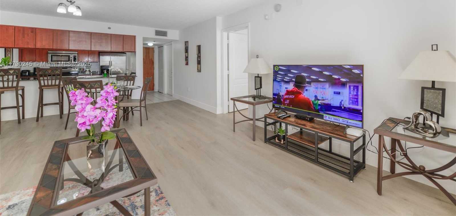 Small Image of 1200 BRICKELL BAY DR #1517, Miami Number 6