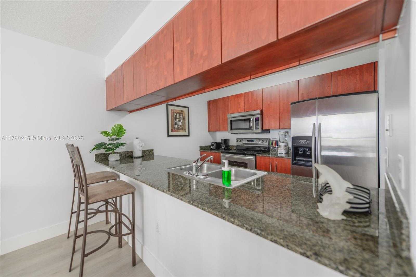 Small Image of 1200 BRICKELL BAY DR #1517, Miami Number 7