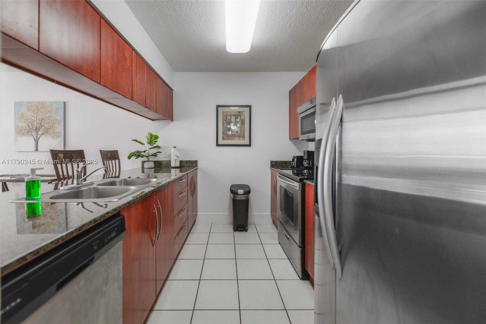 Small Image of 1200 BRICKELL BAY DR #1517, Miami Number 8