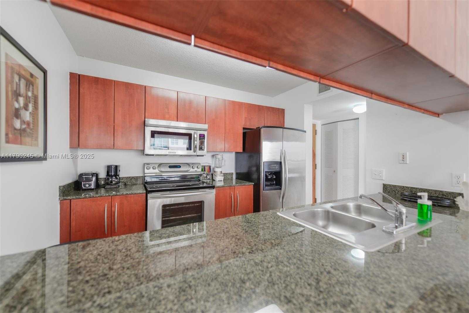 Small Image of 1200 BRICKELL BAY DR #1517, Miami Number 9