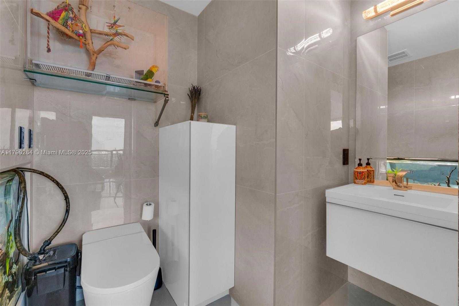 Small Image of 60 SOUTH WEST 13TH ST #3613, Miami Number 20