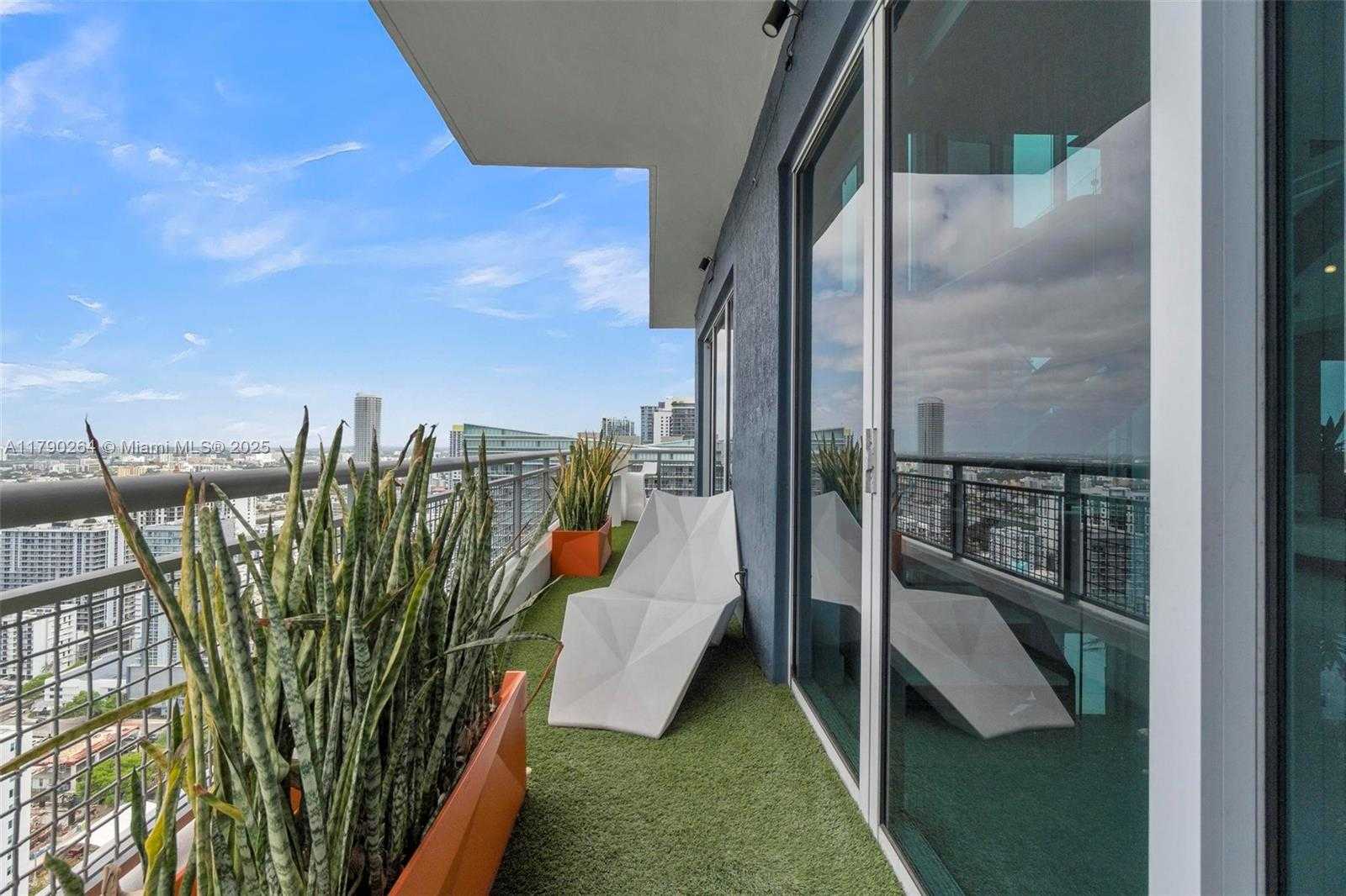 Small Image of 60 SOUTH WEST 13TH ST #3613, Miami Number 31