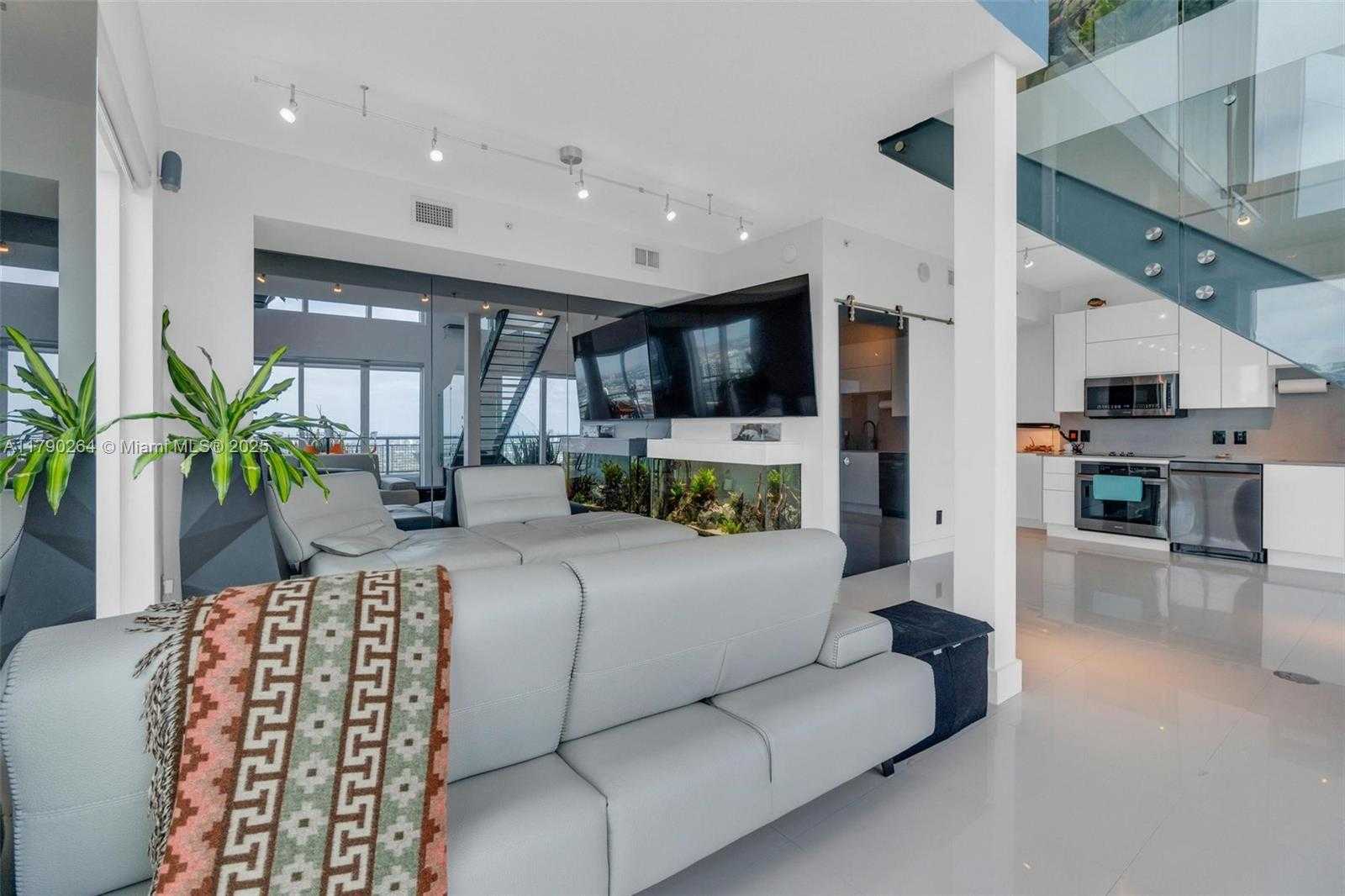 Small Image of 60 SOUTH WEST 13TH ST #3613, Miami Number 7