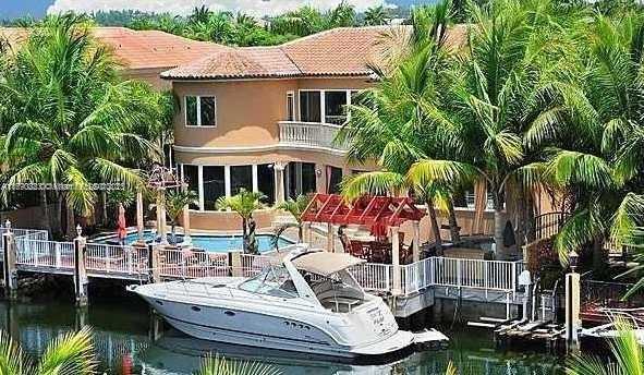 Small Image of 3320 NORTH EAST 164TH ST, North Miami Beach Number 2