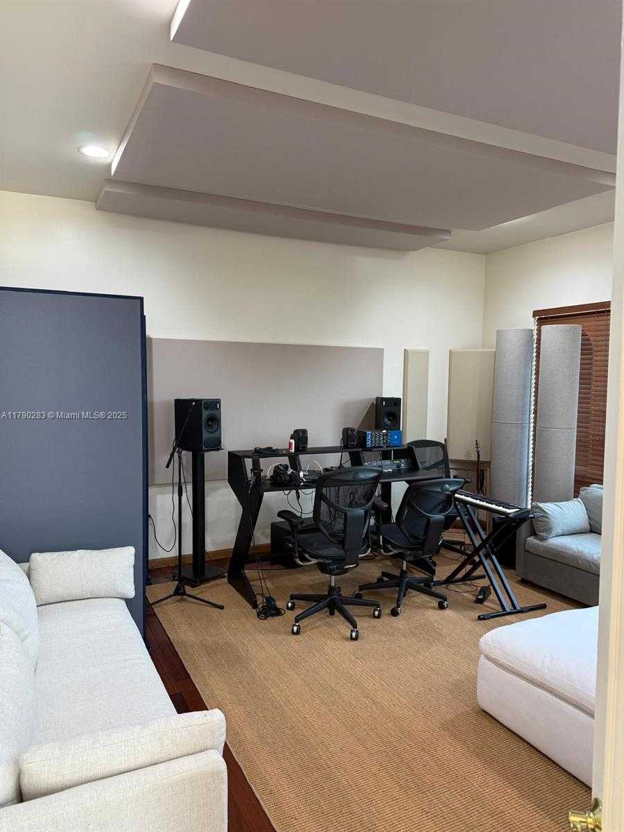 Small Image of 3320 NORTH EAST 164TH ST, North Miami Beach Number 38