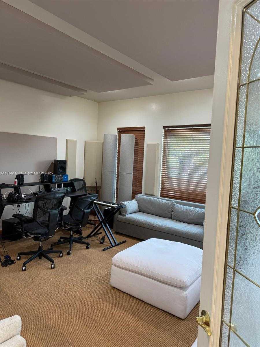 Small Image of 3320 NORTH EAST 164TH ST, North Miami Beach Number 39