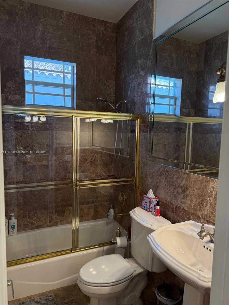 Small Image of 3320 NORTH EAST 164TH ST, North Miami Beach Number 42