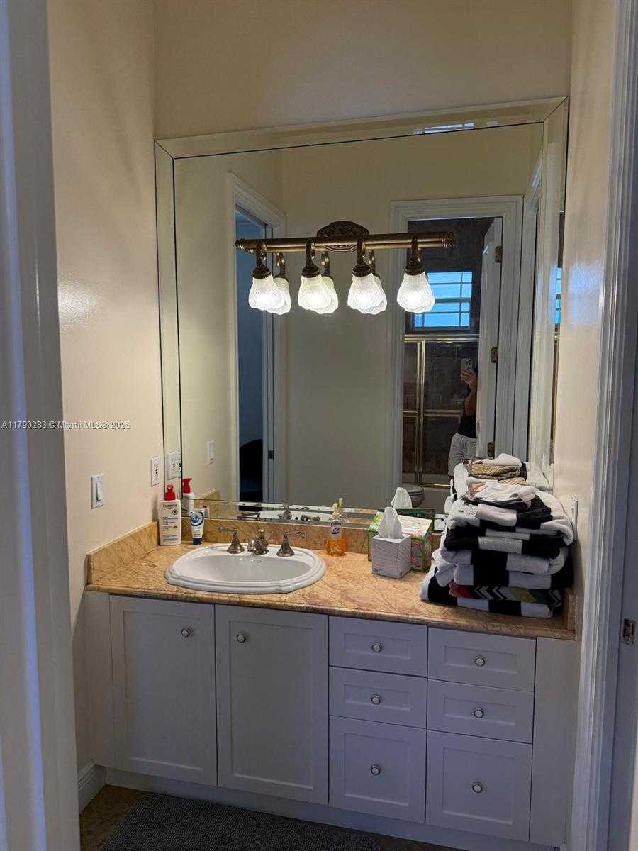 Small Image of 3320 NORTH EAST 164TH ST, North Miami Beach Number 44