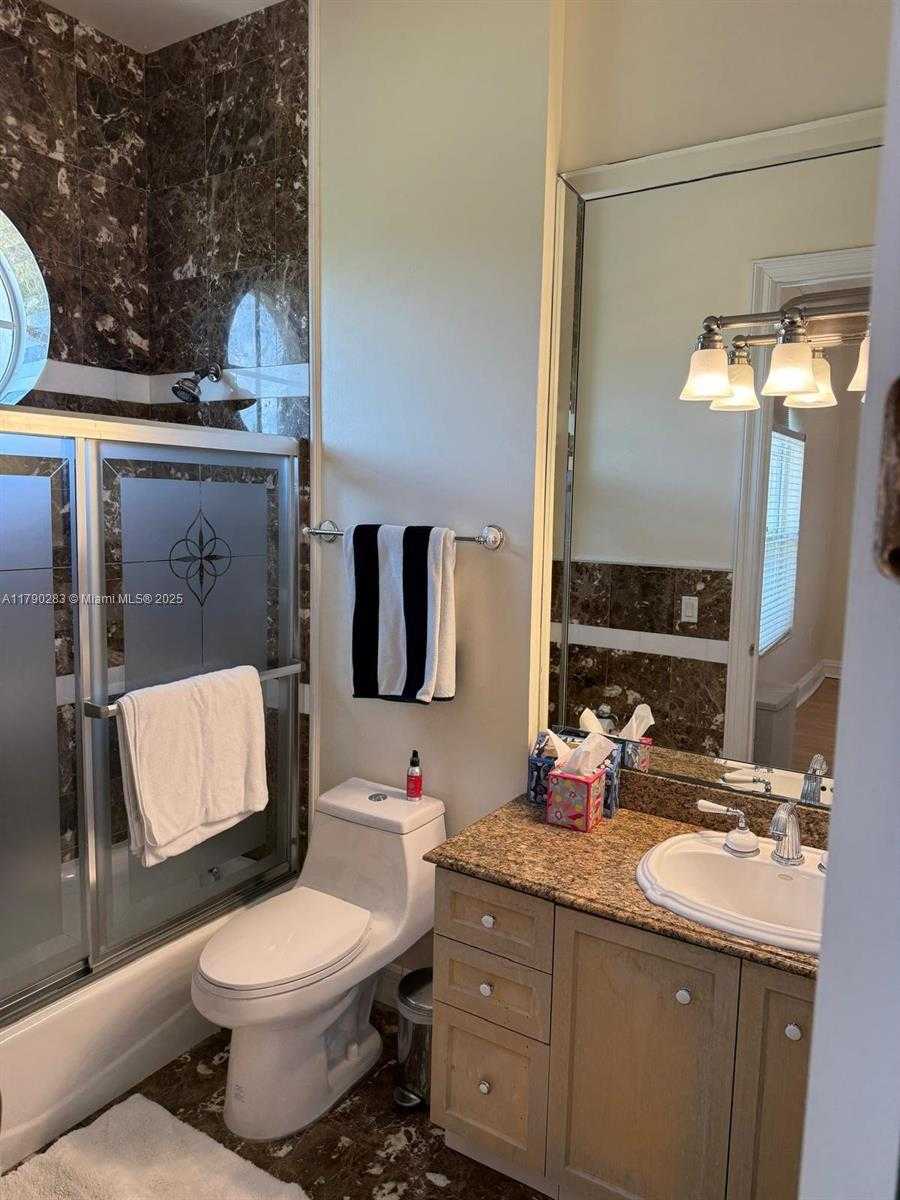 Small Image of 3320 NORTH EAST 164TH ST, North Miami Beach Number 48