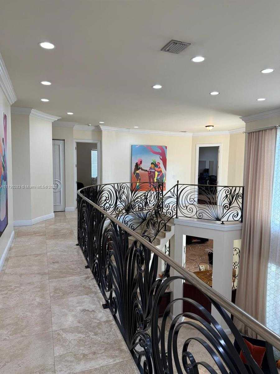 Small Image of 3320 NORTH EAST 164TH ST, North Miami Beach Number 55