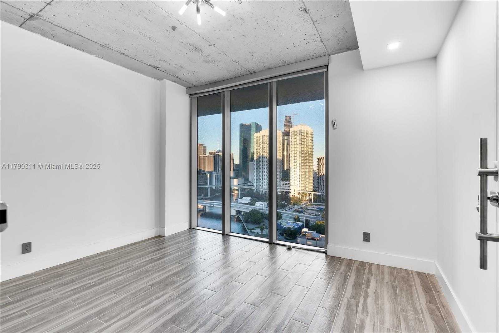 Small Image of 690 SOUTH WEST 1ST CT #2124, Miami Number 11