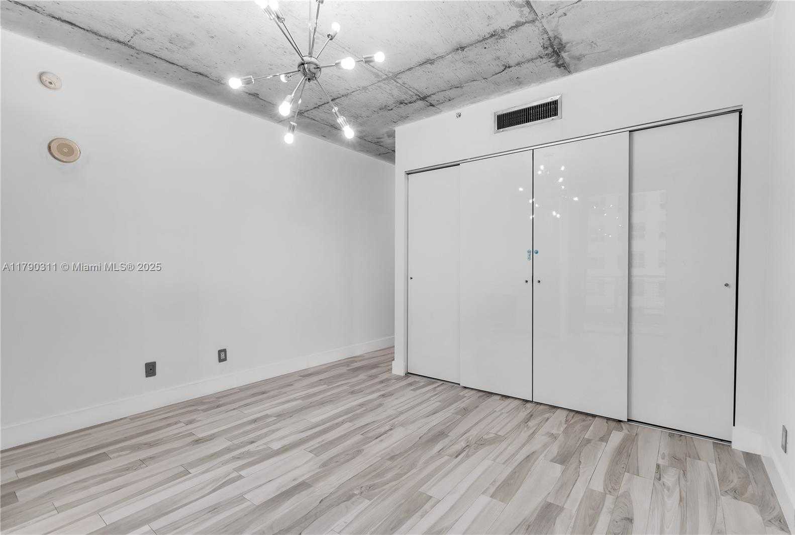 Small Image of 690 SOUTH WEST 1ST CT #2124, Miami Number 18