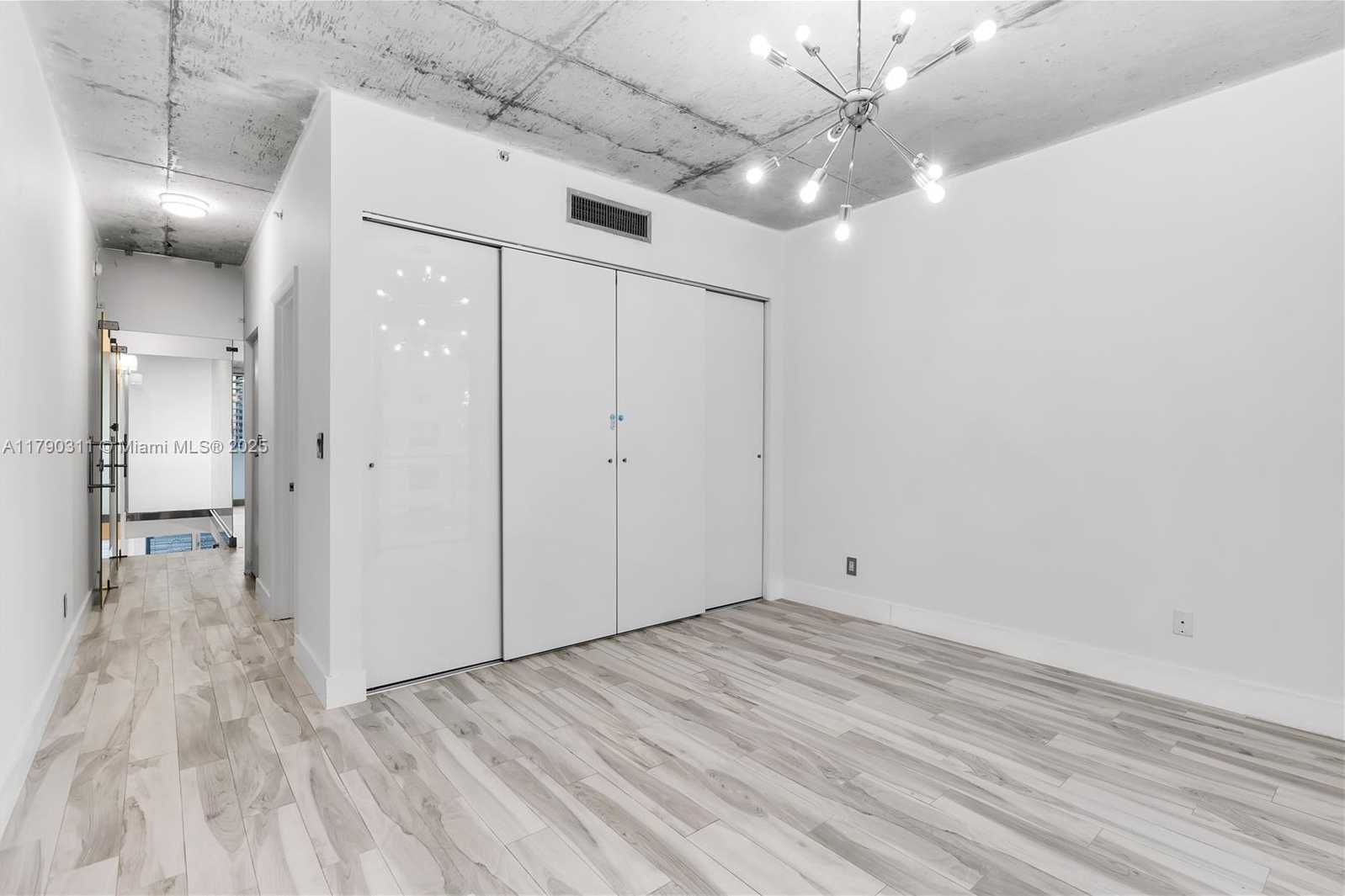 Small Image of 690 SOUTH WEST 1ST CT #2124, Miami Number 19