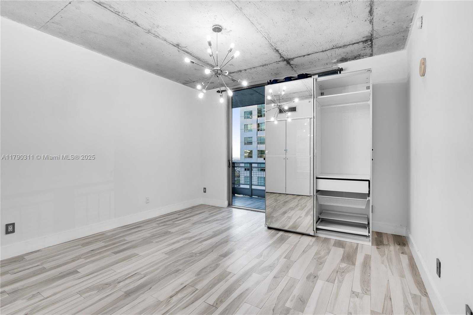 Small Image of 690 SOUTH WEST 1ST CT #2124, Miami Number 20