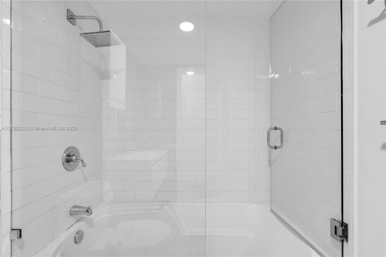 Small Image of 690 SOUTH WEST 1ST CT #2124, Miami Number 21