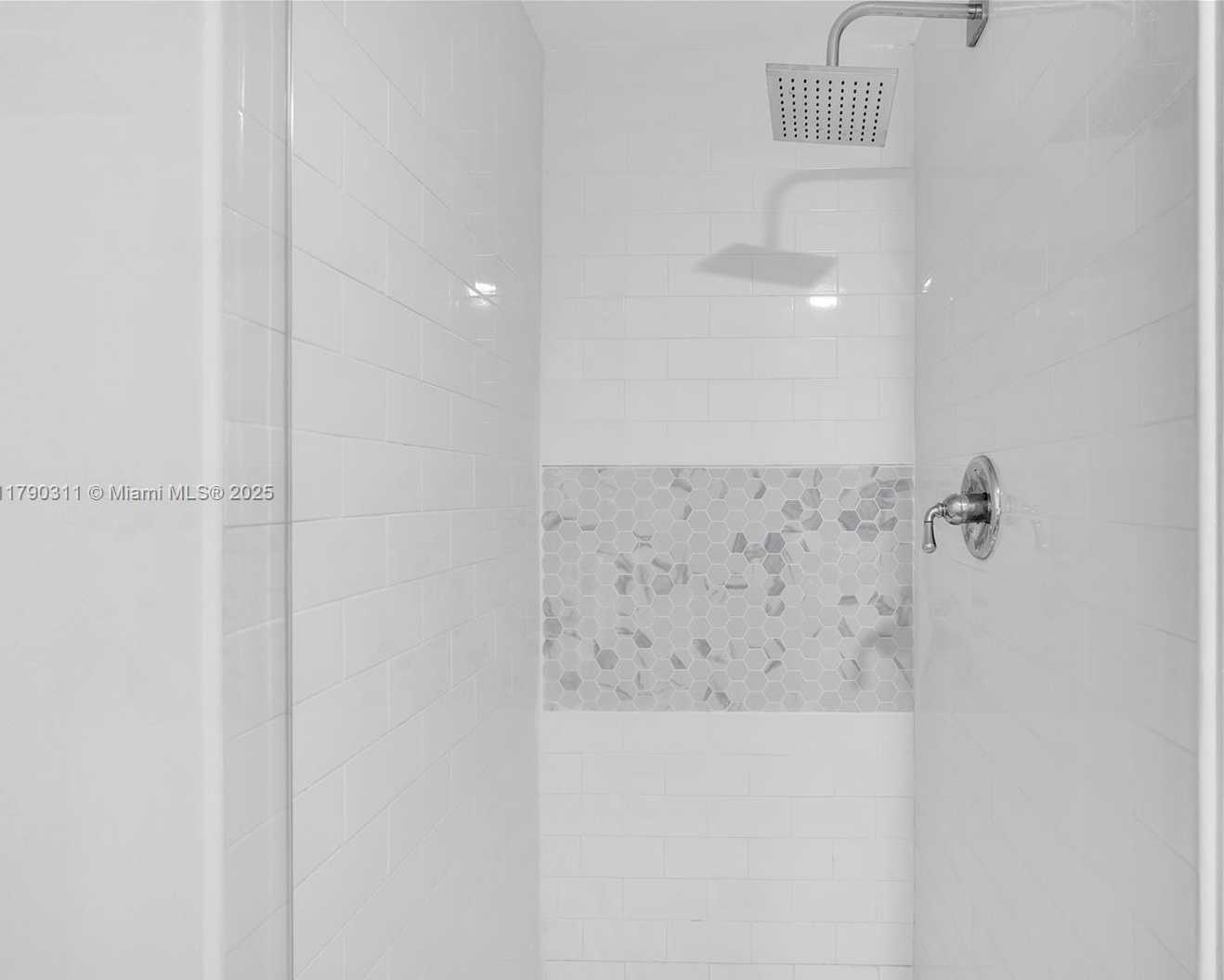 Small Image of 690 SOUTH WEST 1ST CT #2124, Miami Number 25