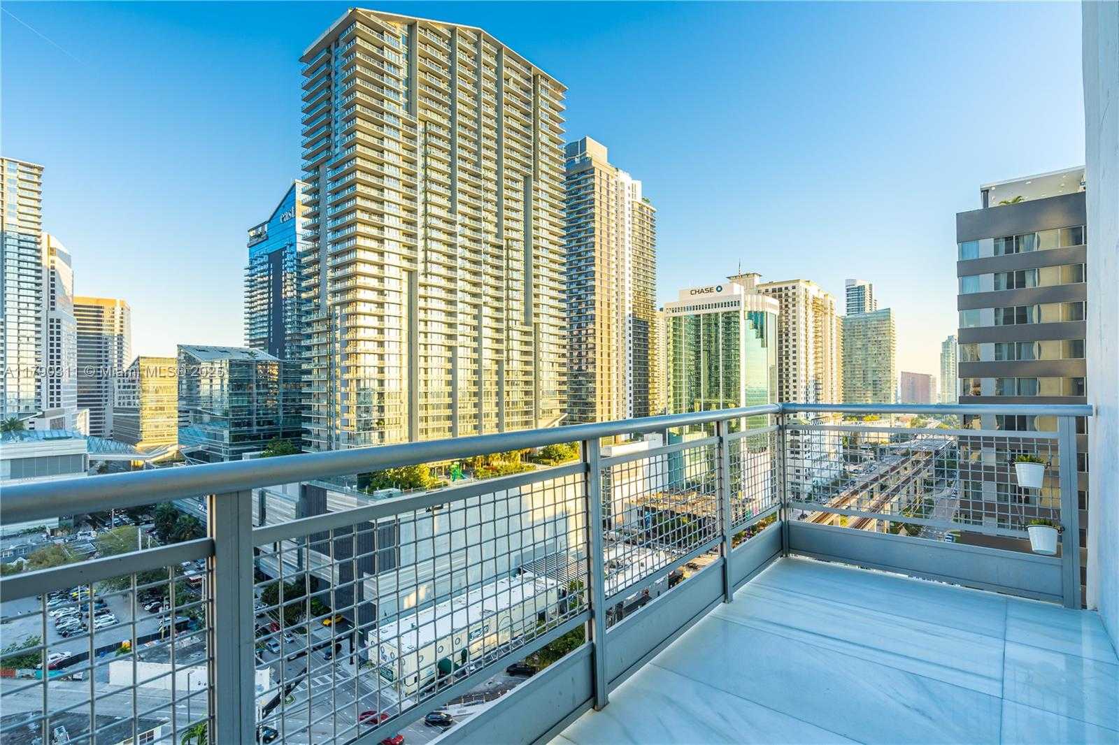 Small Image of 690 SOUTH WEST 1ST CT #2124, Miami Number 26