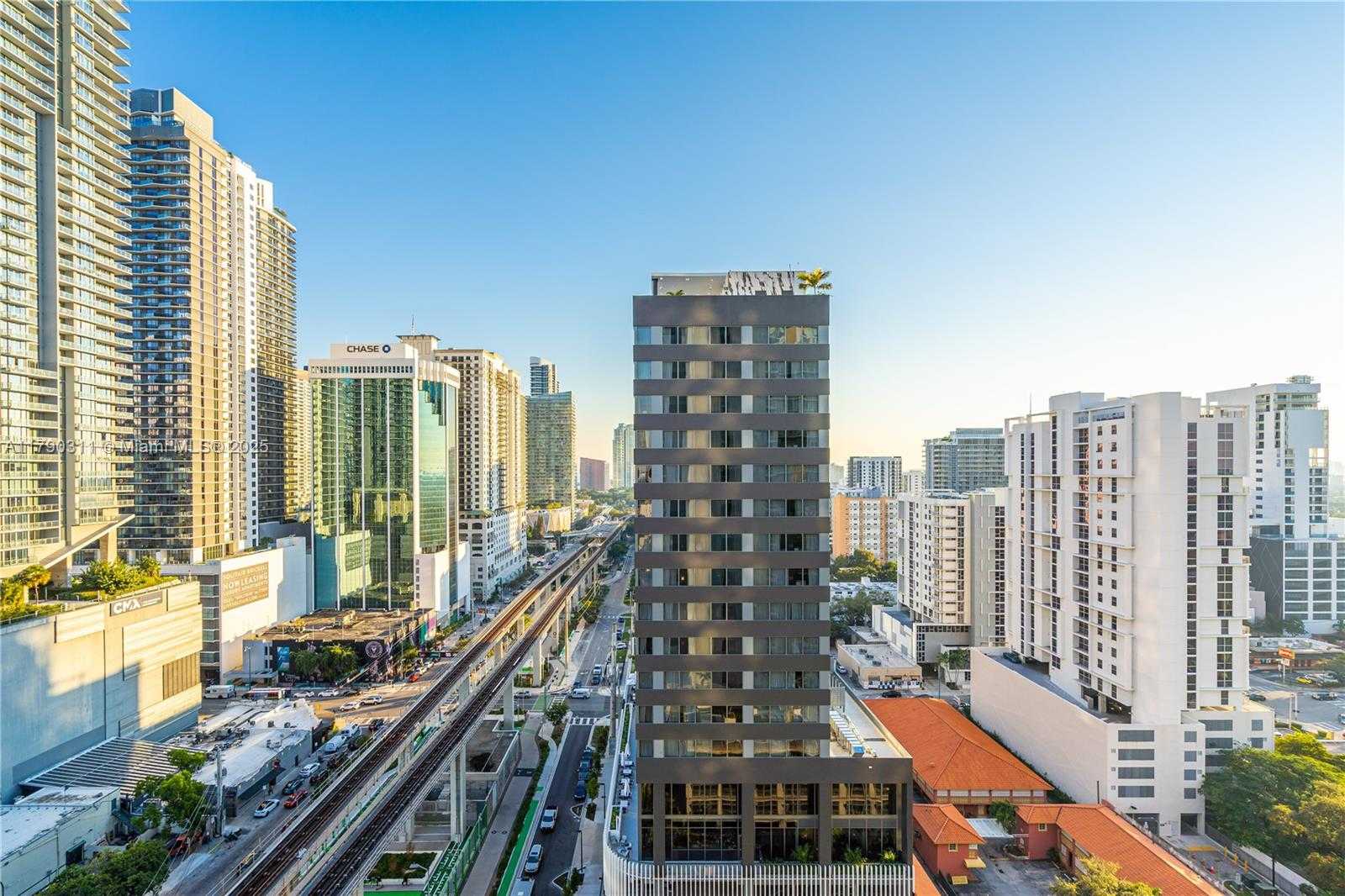 Small Image of 690 SOUTH WEST 1ST CT #2124, Miami Number 28