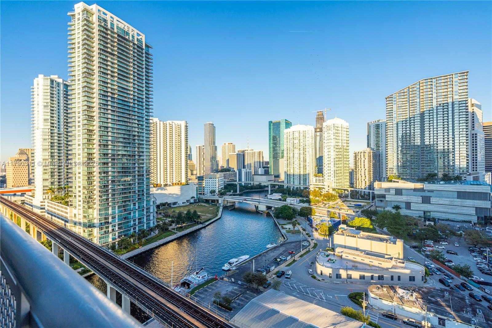 Small Image of 690 SOUTH WEST 1ST CT #2124, Miami Number 29