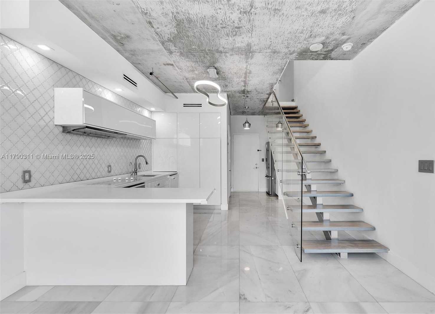 Small Image of 690 SOUTH WEST 1ST CT #2124, Miami Number 3