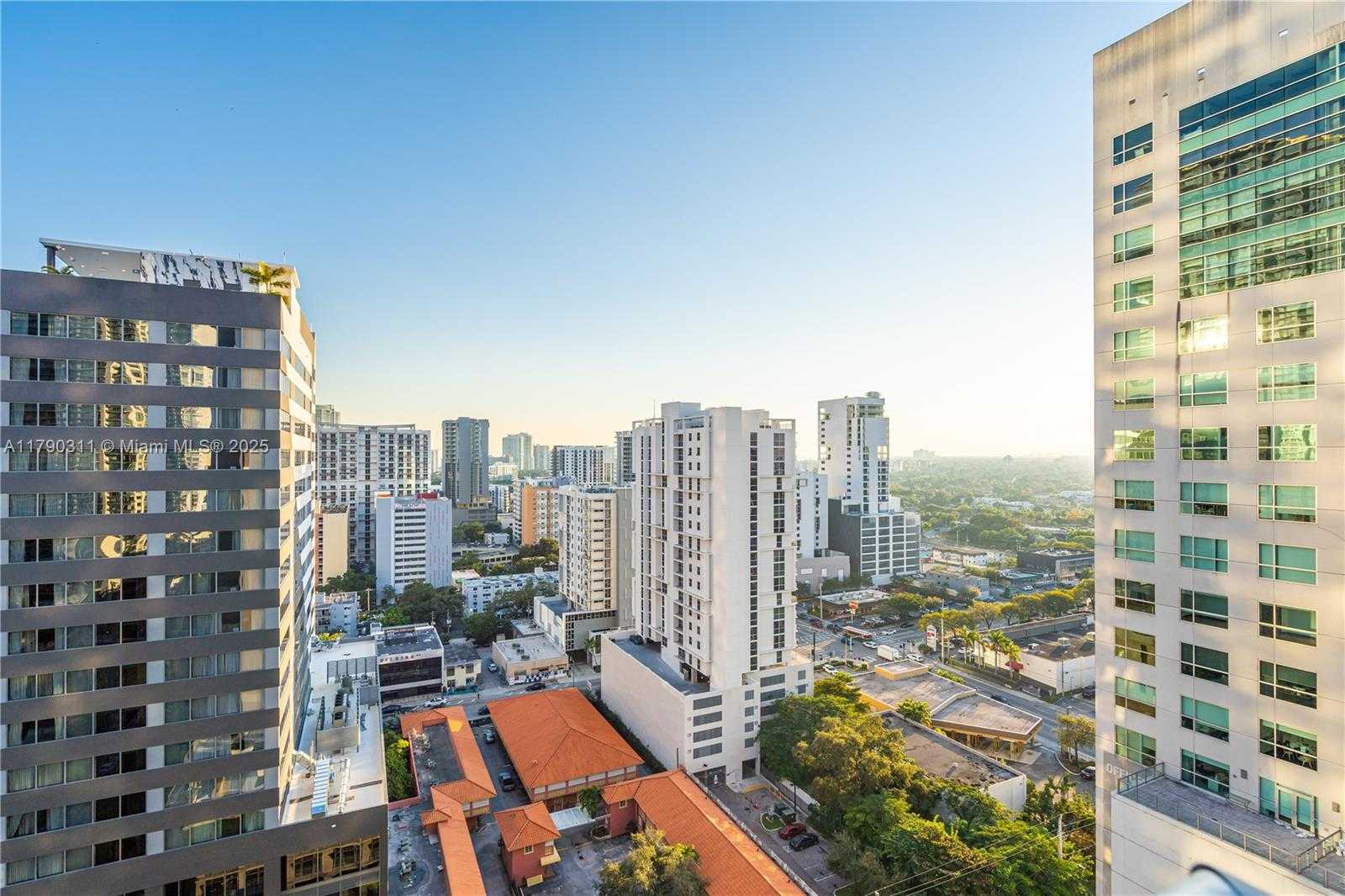 Small Image of 690 SOUTH WEST 1ST CT #2124, Miami Number 30