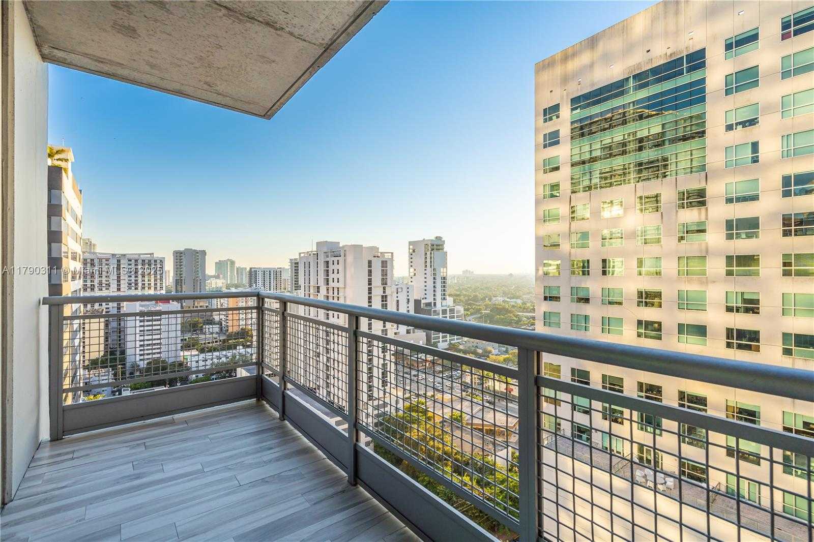 Small Image of 690 SOUTH WEST 1ST CT #2124, Miami Number 31